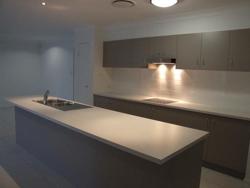 2 Stella Ct, Redland Bay QLD 4165