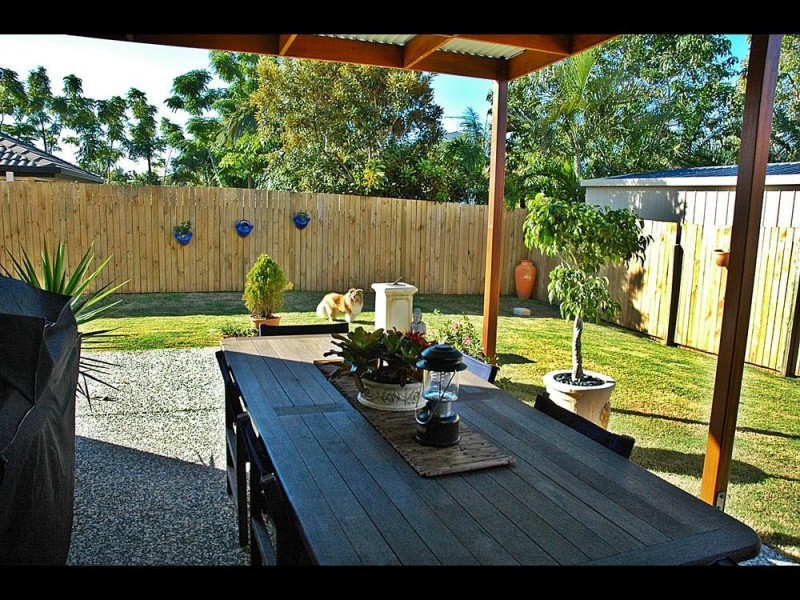 2/3 Kimbolton Drive, Redland Bay QLD 4165
