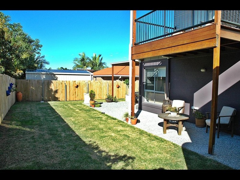 2/3 Kimbolton Drive, Redland Bay QLD 4165