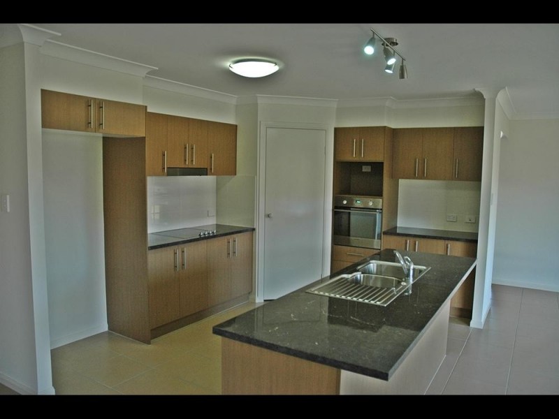 14 Lizard Place, Redland Bay QLD 4165