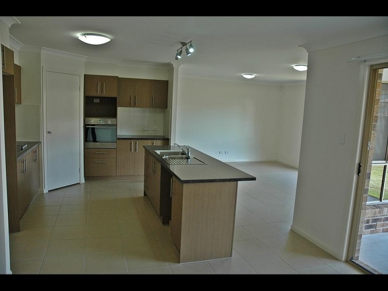 14 Lizard Place, Redland Bay QLD 4165