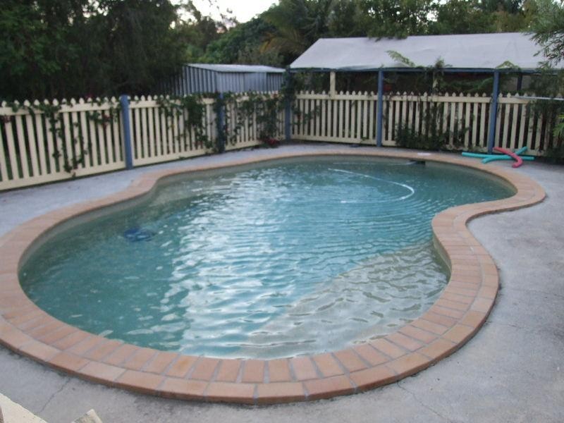 2 Mark Street, Redland Bay QLD 4165