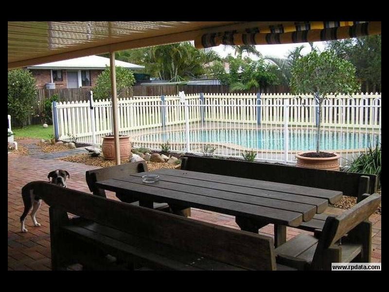 2 Mark Street, Redland Bay QLD 4165