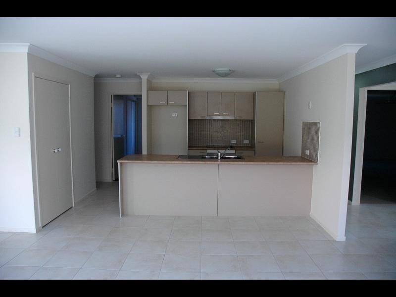 4 Lizard PL, Redland Bay QLD 4165