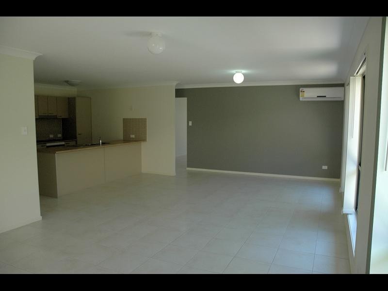 4 Lizard PL, Redland Bay QLD 4165