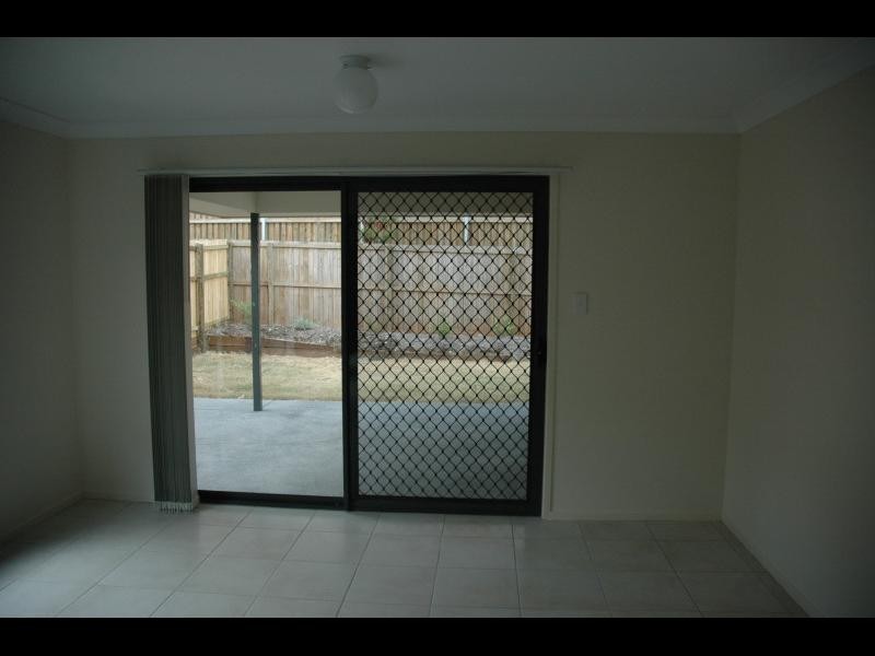 4 Lizard PL, Redland Bay QLD 4165