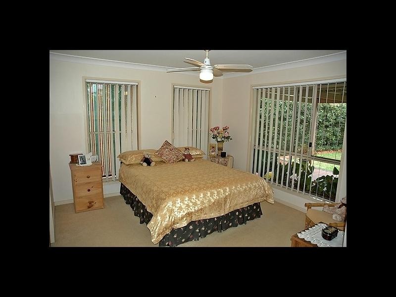 4 Westburn CT, Redland Bay QLD 4165