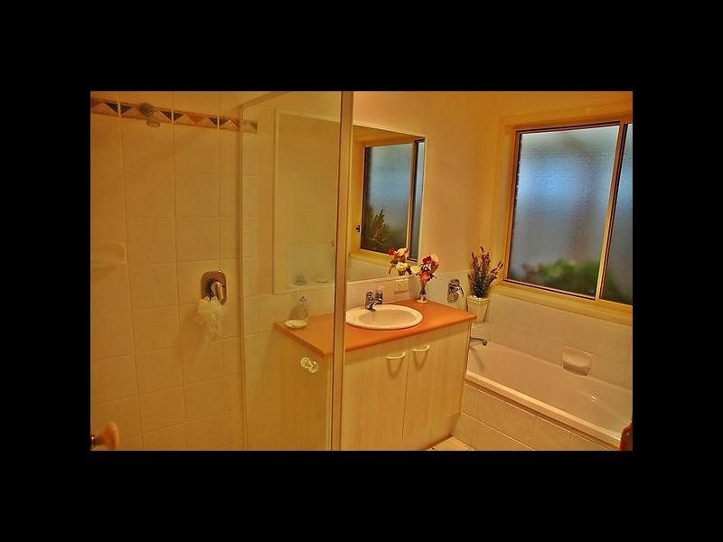 4 Westburn CT, Redland Bay QLD 4165