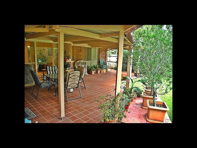 4 Westburn CT, Redland Bay QLD 4165