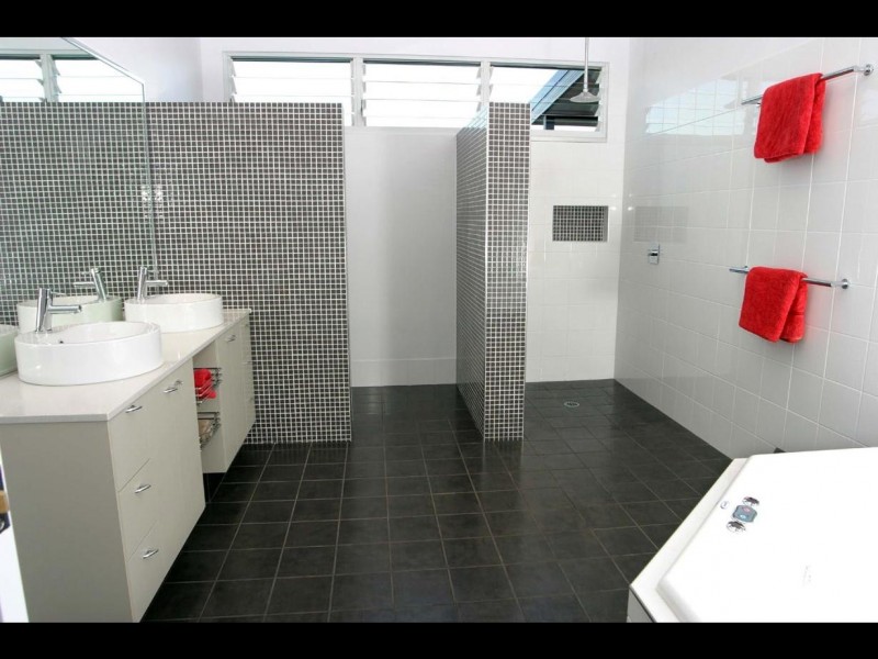 11 Saltwater Place, Redland Bay QLD 4165