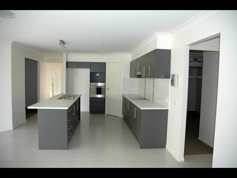 13 Lizard Place, Redland Bay QLD 4165
