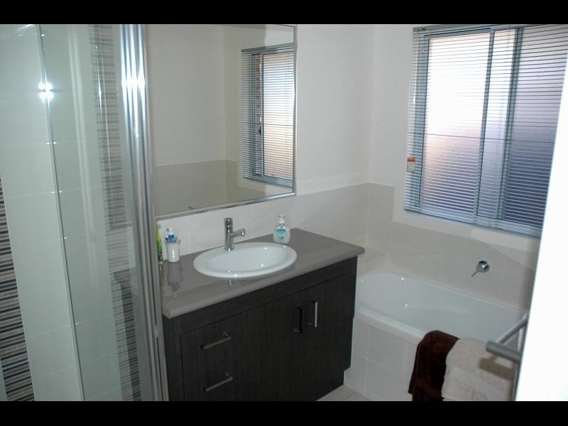 13 Lizard Place, Redland Bay QLD 4165