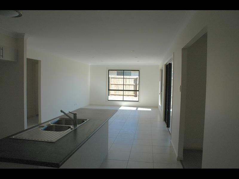 13 Lizard Place, Redland Bay QLD 4165