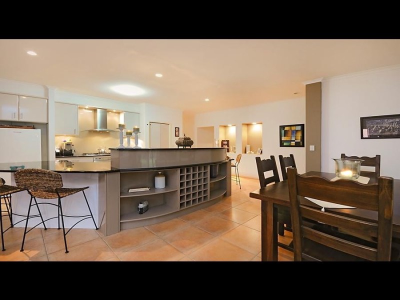 1 St Ives Court, Redland Bay QLD 4165