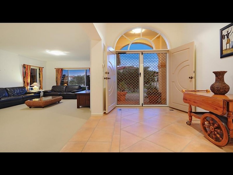 1 St Ives Court, Redland Bay QLD 4165