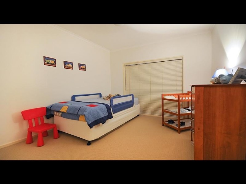 1 St Ives Court, Redland Bay QLD 4165