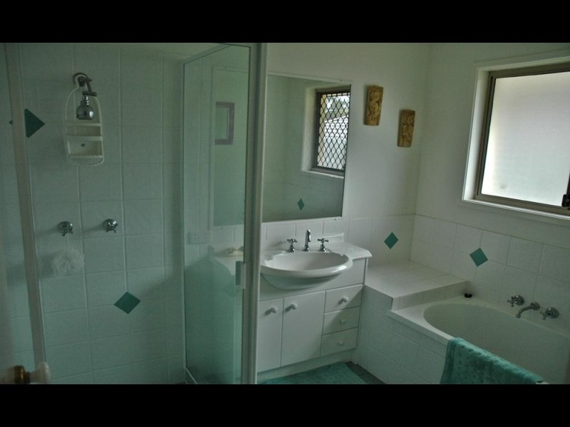 5 Oakland Ave, Redland Bay QLD 4165