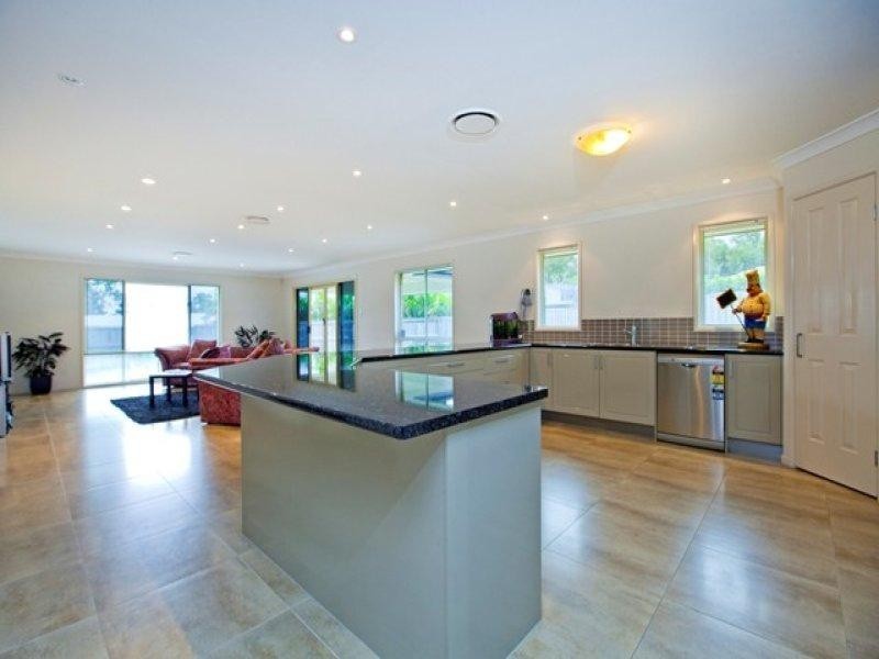 10 Ebony Cr, Redland Bay QLD 4165