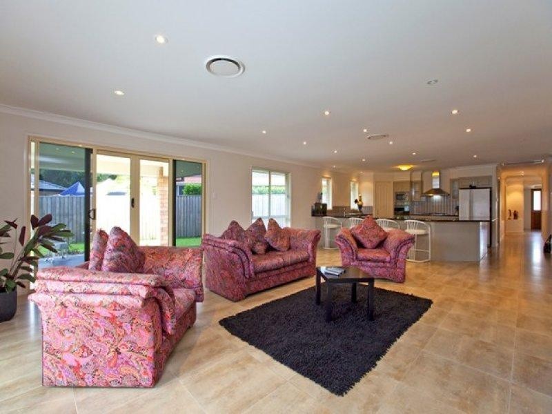 10 Ebony Cr, Redland Bay QLD 4165