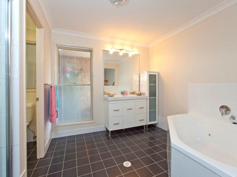 10 Ebony Cr, Redland Bay QLD 4165