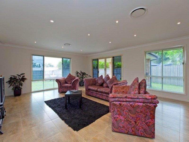 10 Ebony Cr, Redland Bay QLD 4165