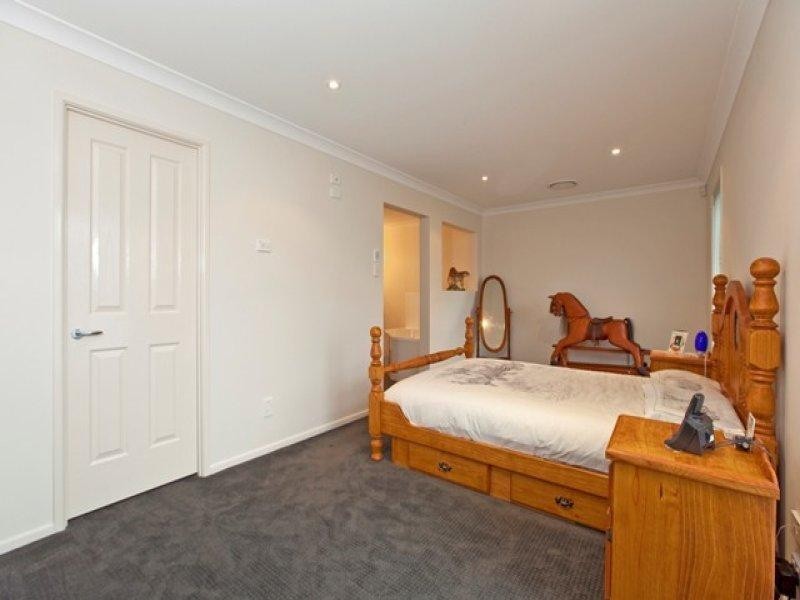 10 Ebony Cr, Redland Bay QLD 4165