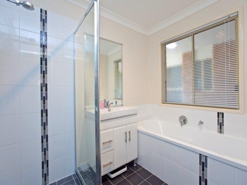10 Ebony Cr, Redland Bay QLD 4165