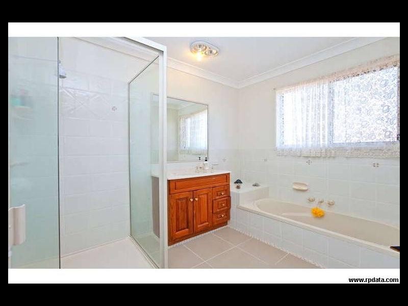 1 Bartlett Terrace, Redland Bay QLD 4165