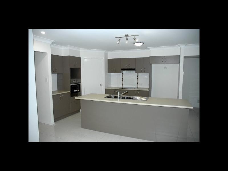 12 Lizard Place, Redland Bay QLD 4165