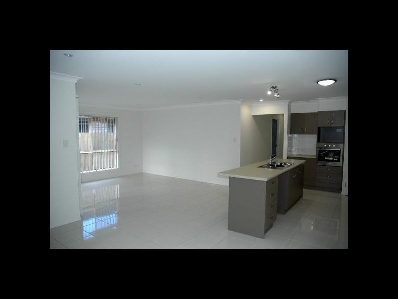 12 Lizard Place, Redland Bay QLD 4165