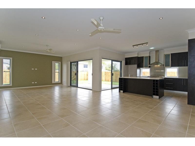 5 Turtle Place, Redland Bay QLD 4165
