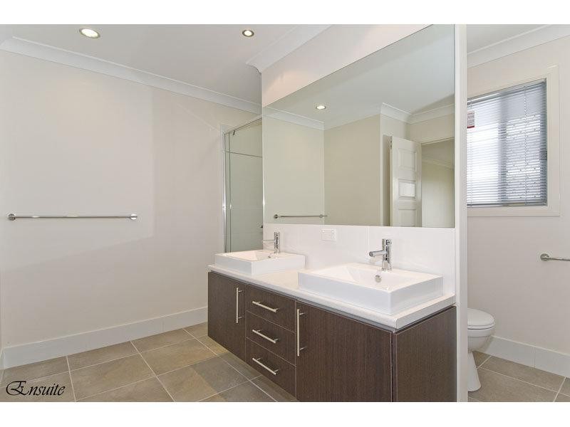 5 Turtle Place, Redland Bay QLD 4165