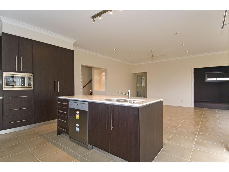 5 Turtle Place, Redland Bay QLD 4165