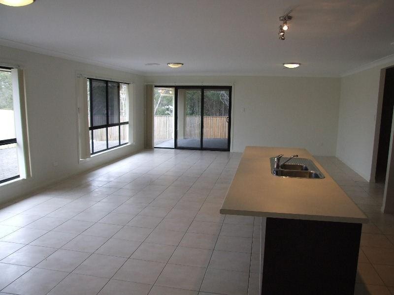 68 Ebony Crescent, Redland Bay QLD 4165