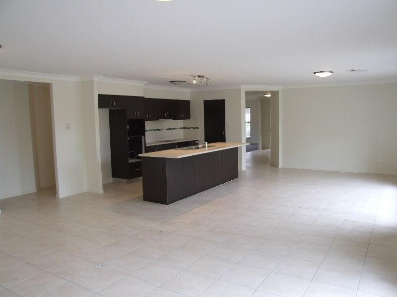 68 Ebony Crescent, Redland Bay QLD 4165