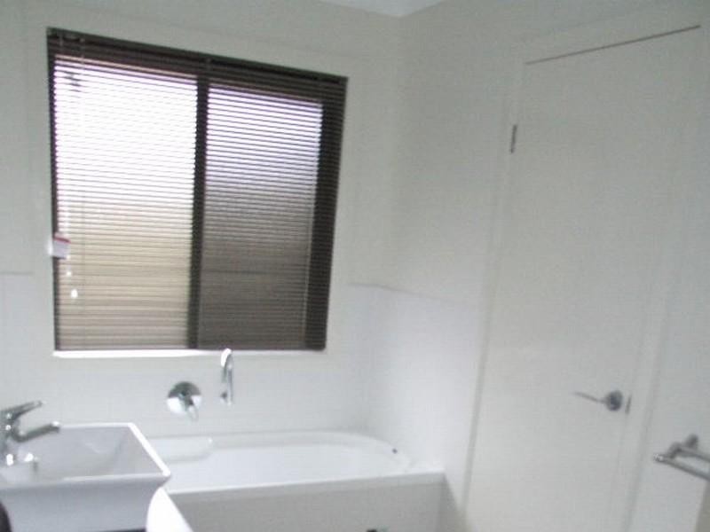 68 Ebony Crescent, Redland Bay QLD 4165