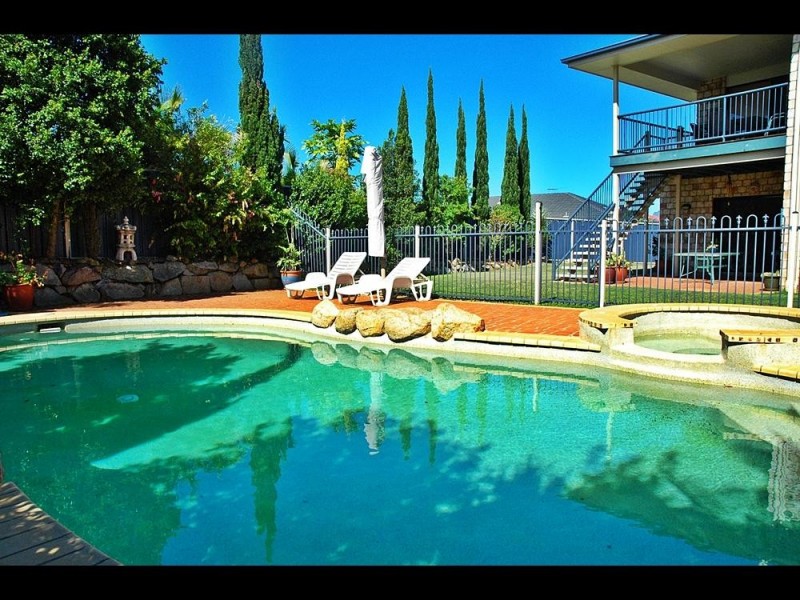 6 Saltwater PL, Redland Bay QLD 4165