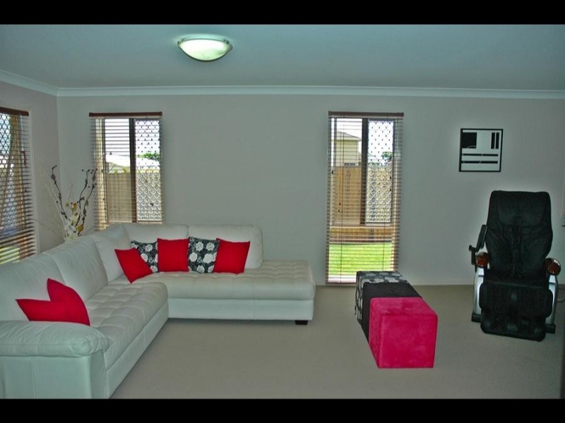 30 Huntly Pl, Redland Bay QLD 4165