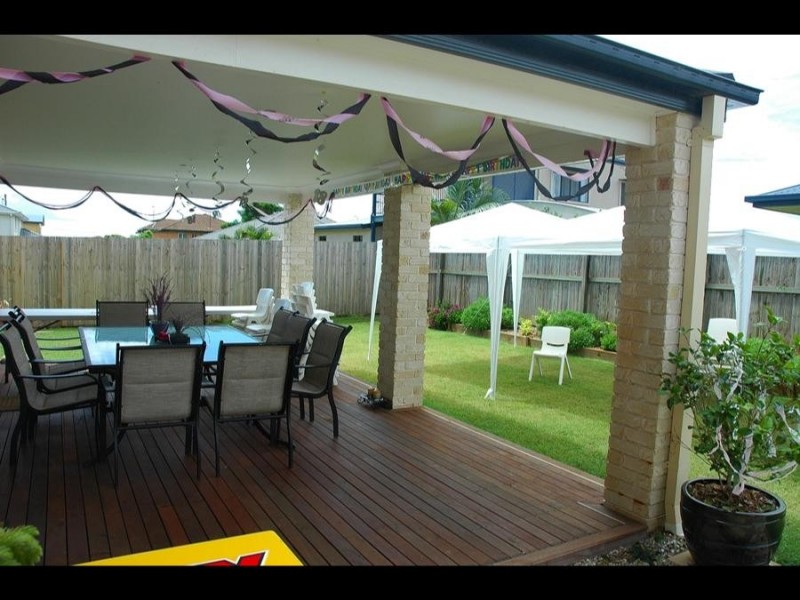 30 Huntly Pl, Redland Bay QLD 4165