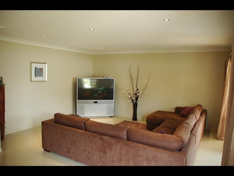 30 Huntly Pl, Redland Bay QLD 4165