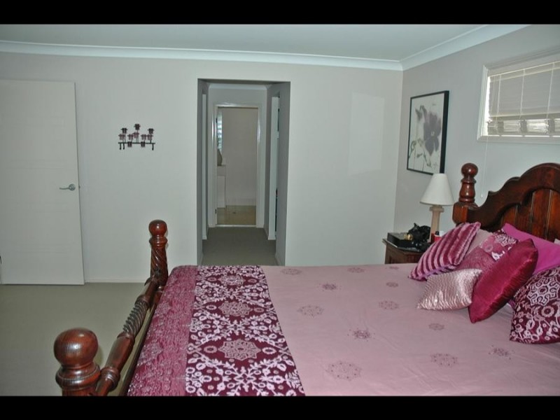 30 Huntly Pl, Redland Bay QLD 4165