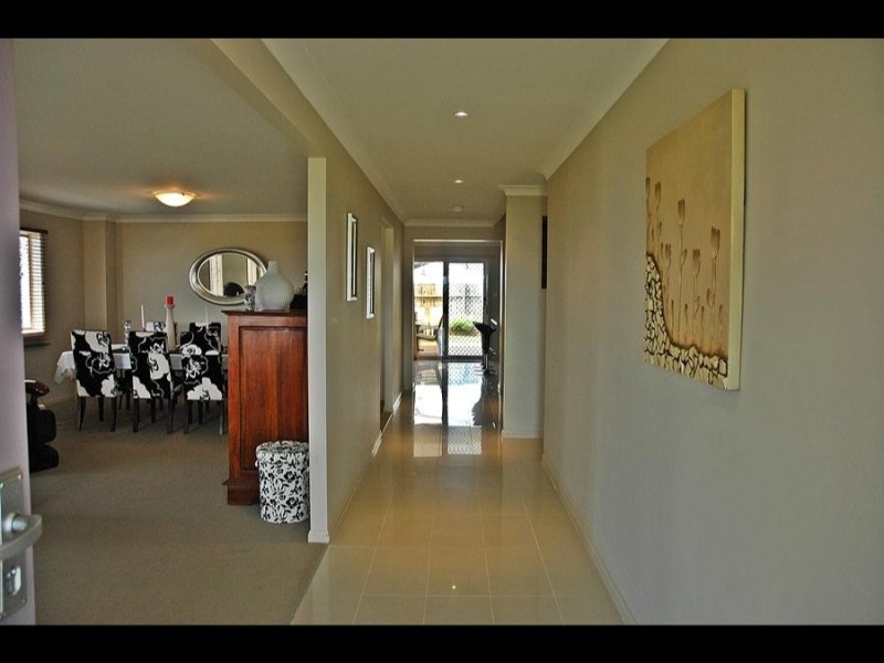 30 Huntly Pl, Redland Bay QLD 4165