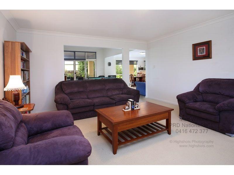 1 SANDY COVE PL, Redland Bay QLD 4165