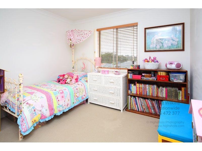 1 SANDY COVE PL, Redland Bay QLD 4165