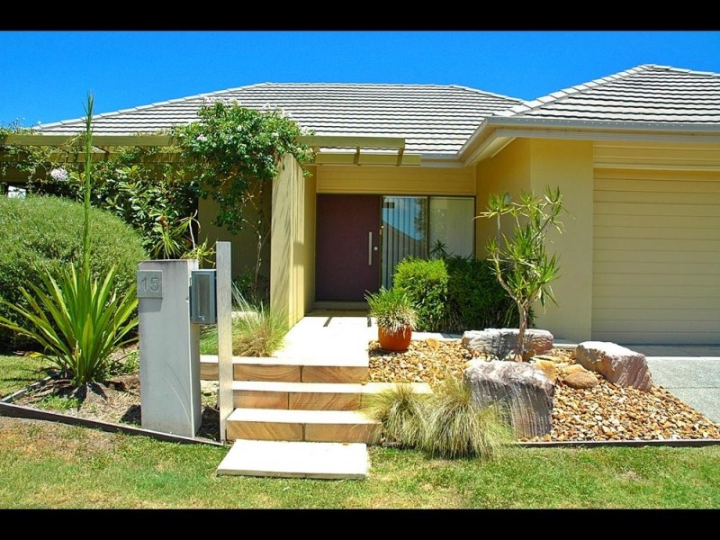 15 Hawksbury Crescent, Wakerley QLD 4154