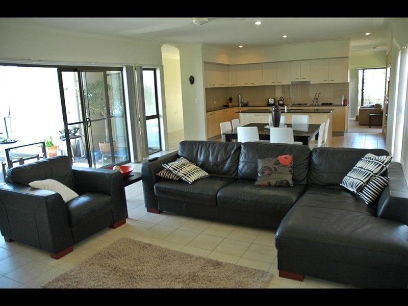 15 Hawksbury Crescent, Wakerley QLD 4154