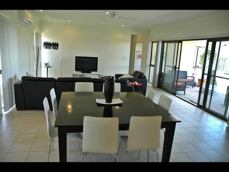 15 Hawksbury Crescent, Wakerley QLD 4154