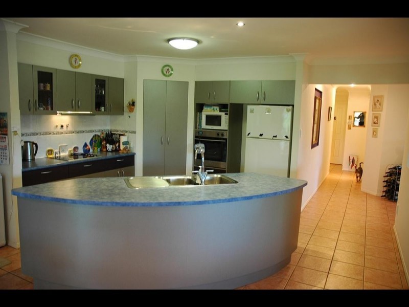 21 Keirnan St, Redland Bay QLD 4165