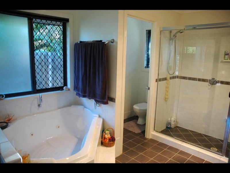 21 Keirnan St, Redland Bay QLD 4165