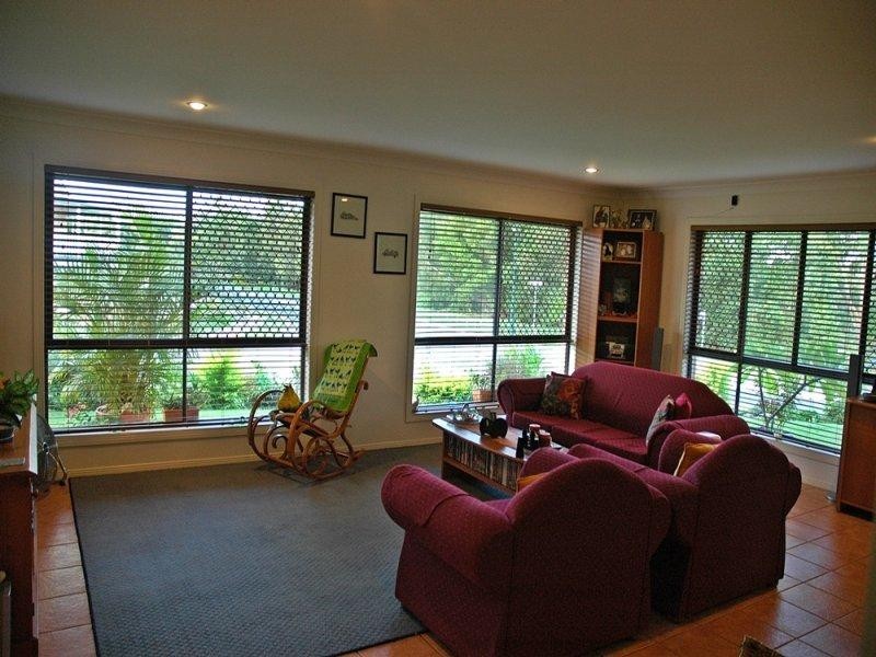 21 Keirnan St, Redland Bay QLD 4165